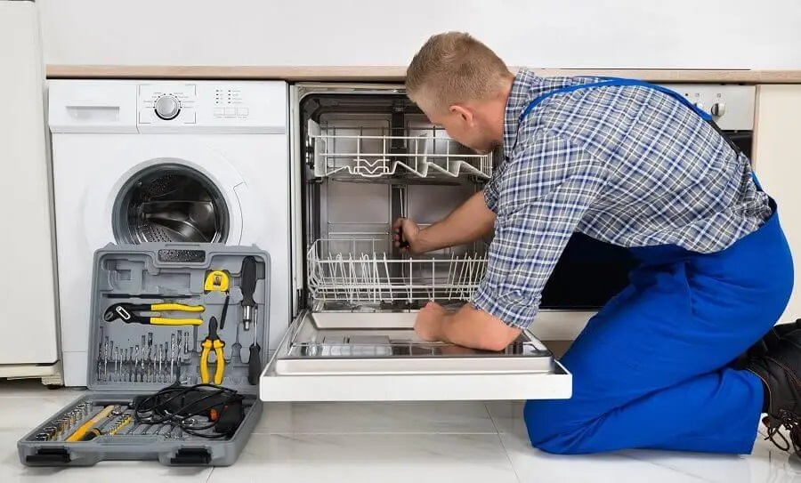 Taraklı Maytag servisi teknisyen ekibi beyaz eşya tamiri yaparken